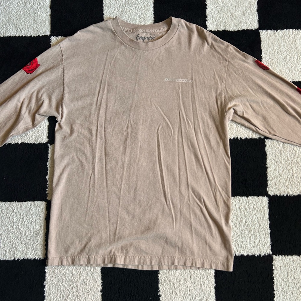 women’s large Empyre long sleeve graphic tee